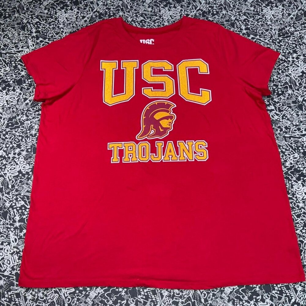 ❤️ USC Trojans red short sleeve tee.